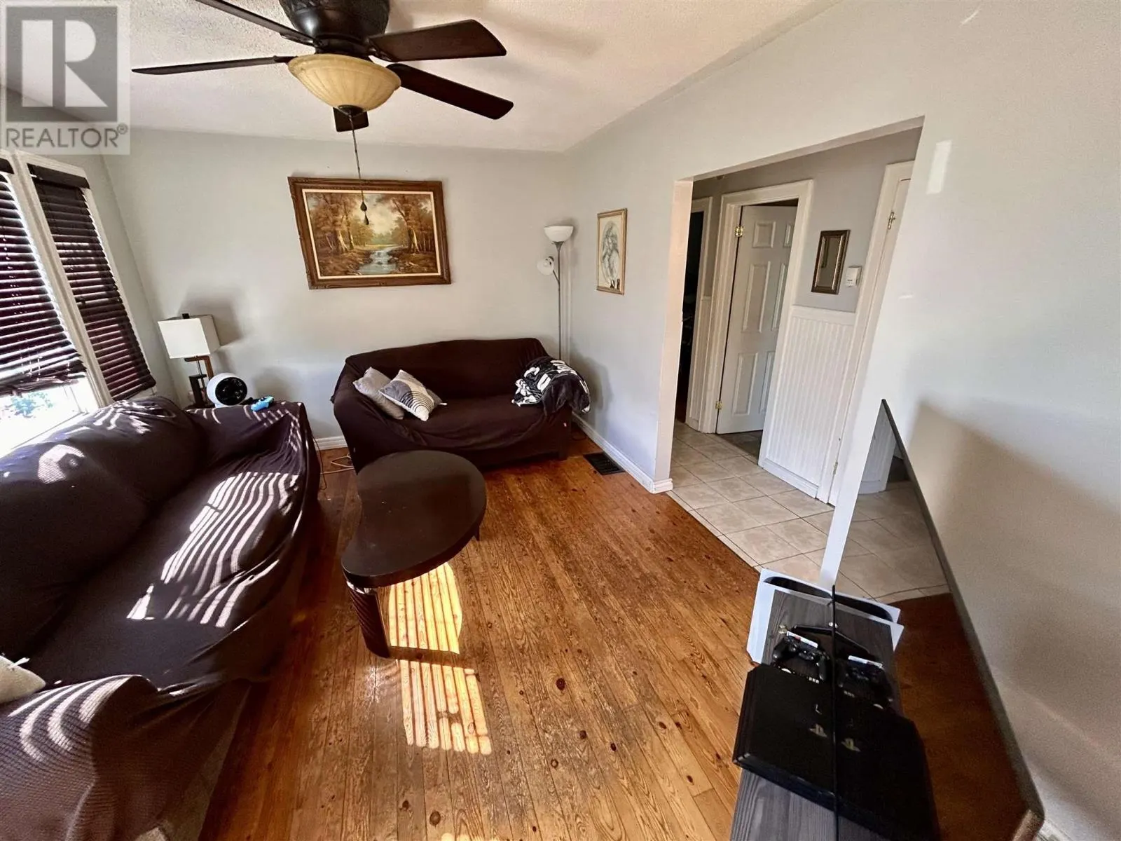 16 Desbarats ST