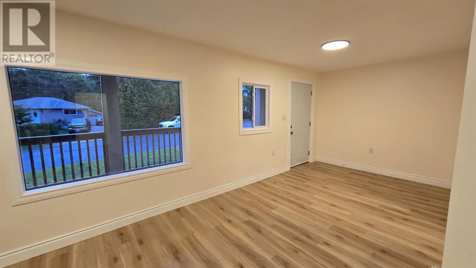 42 Knox AVE