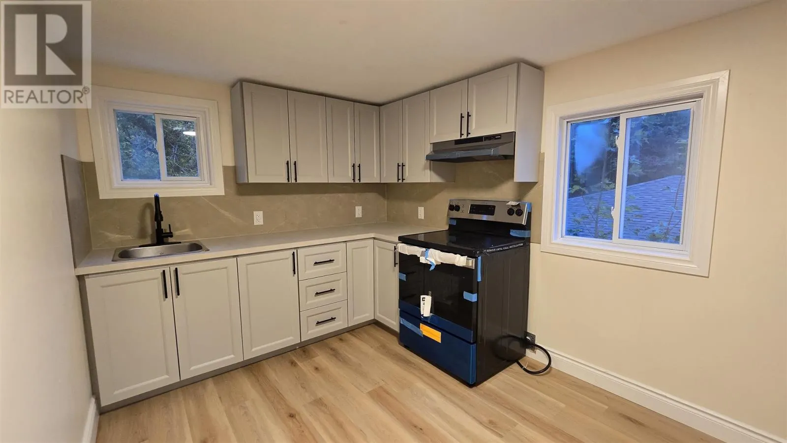 42 Knox AVE