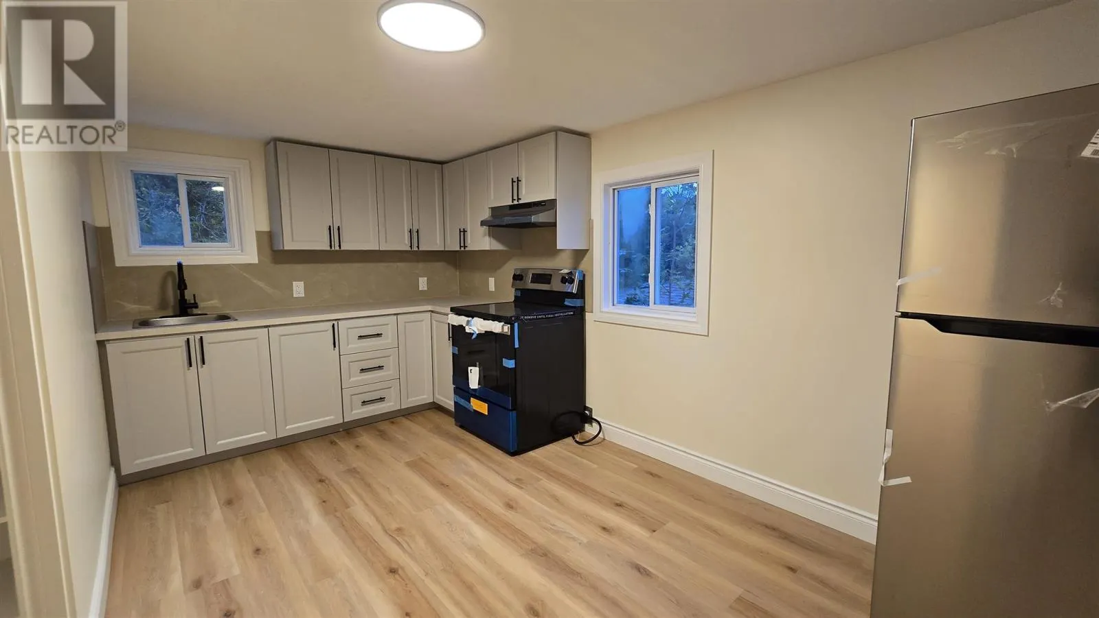 42 Knox AVE