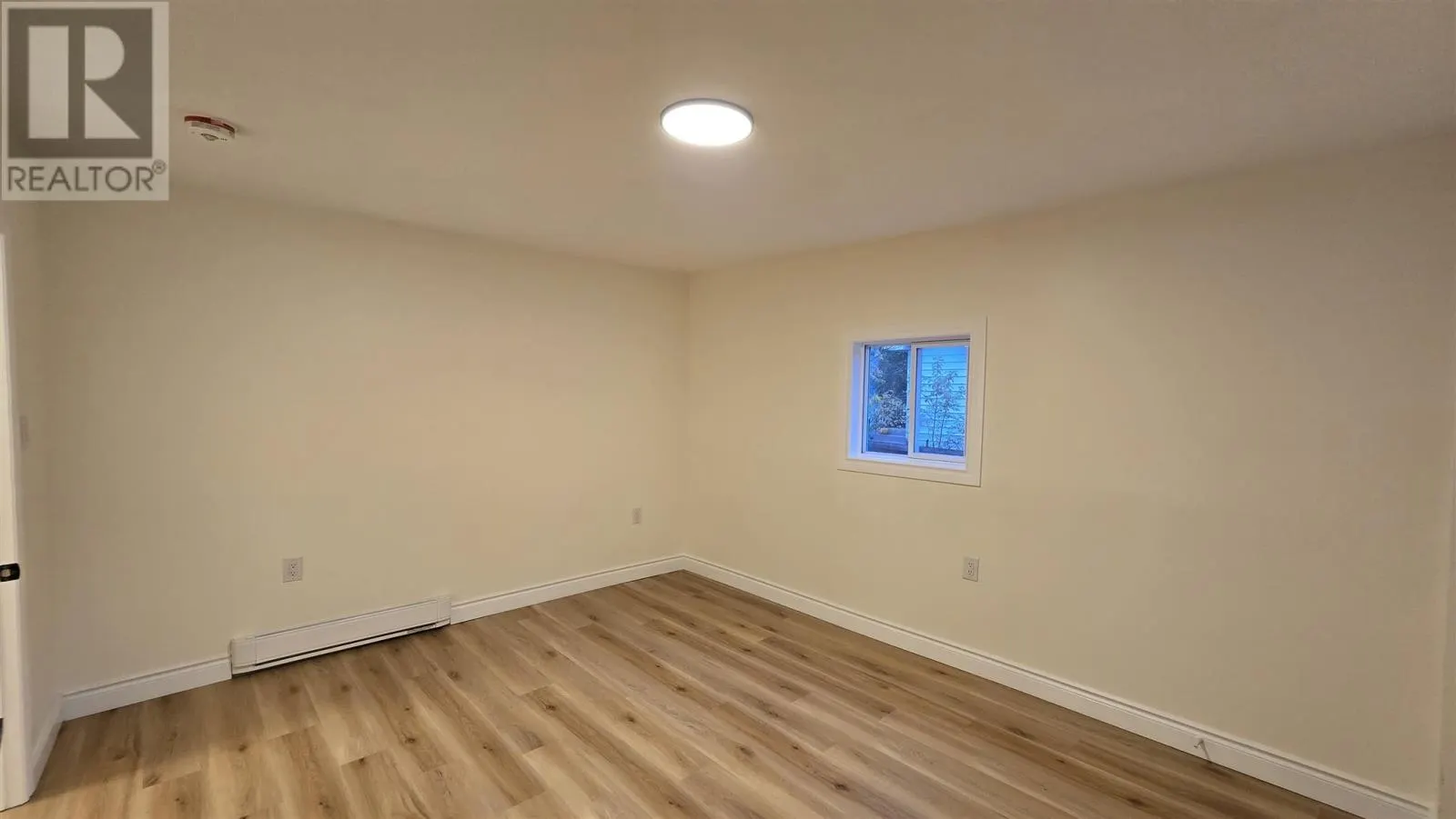 42 Knox AVE