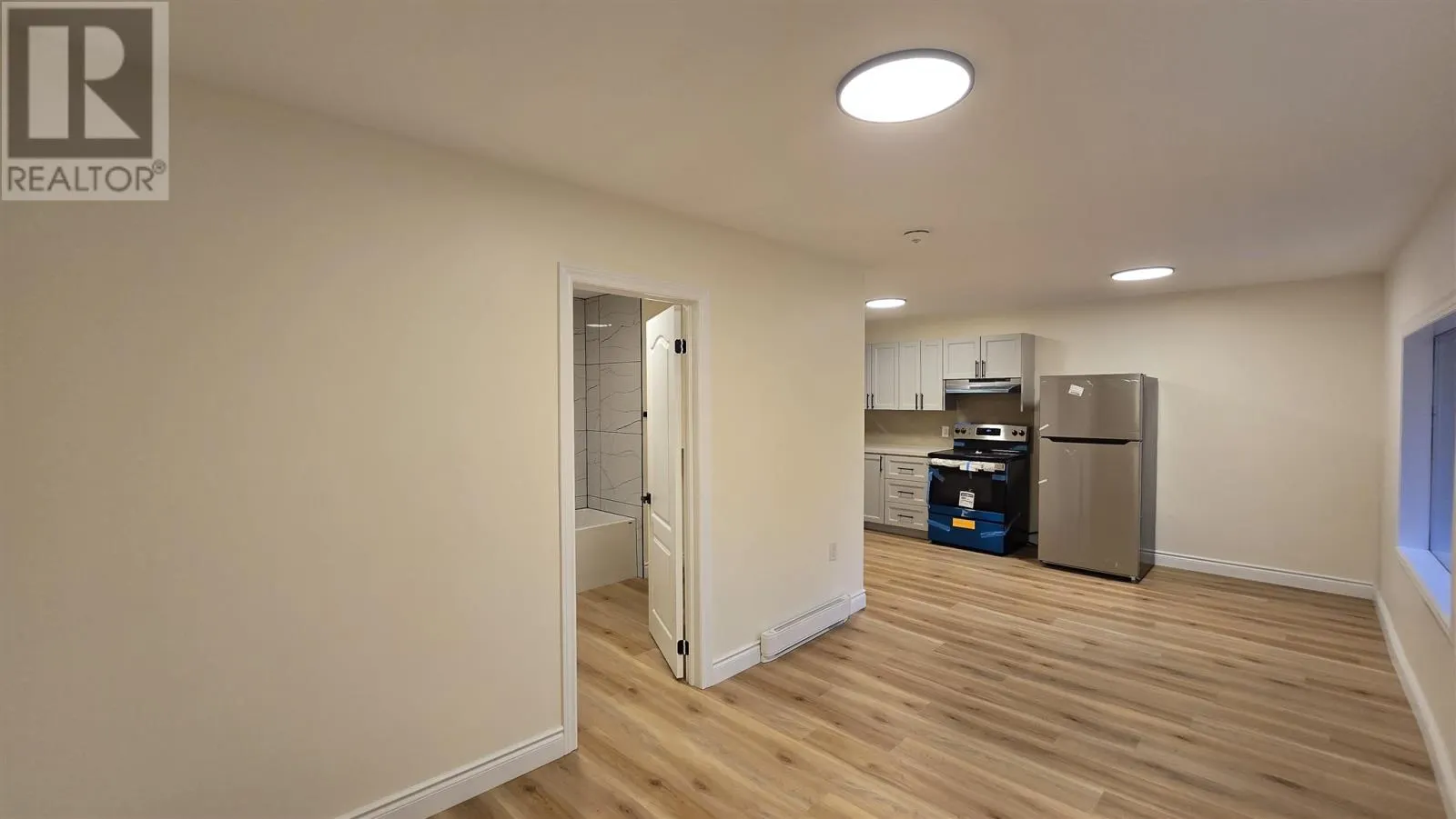 42 Knox AVE