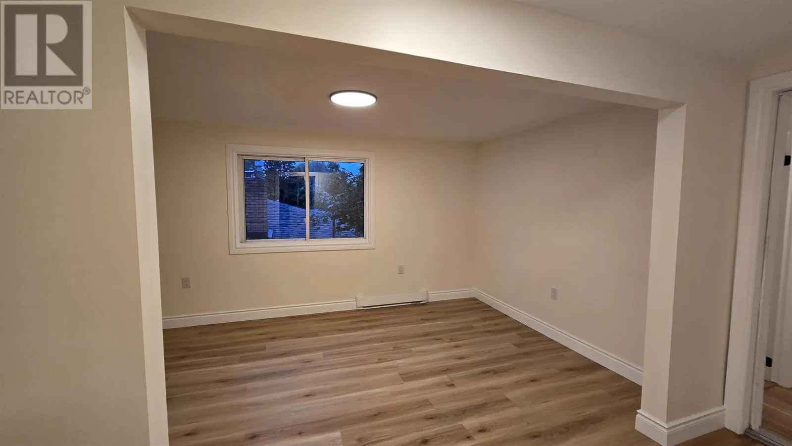 42 Knox AVE