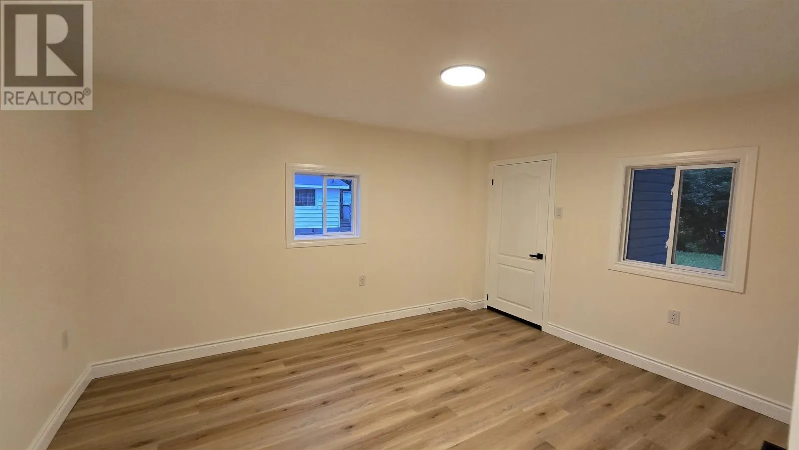 42 Knox AVE