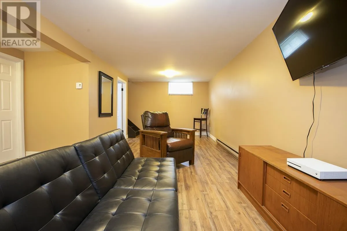 272 Spadina AVE