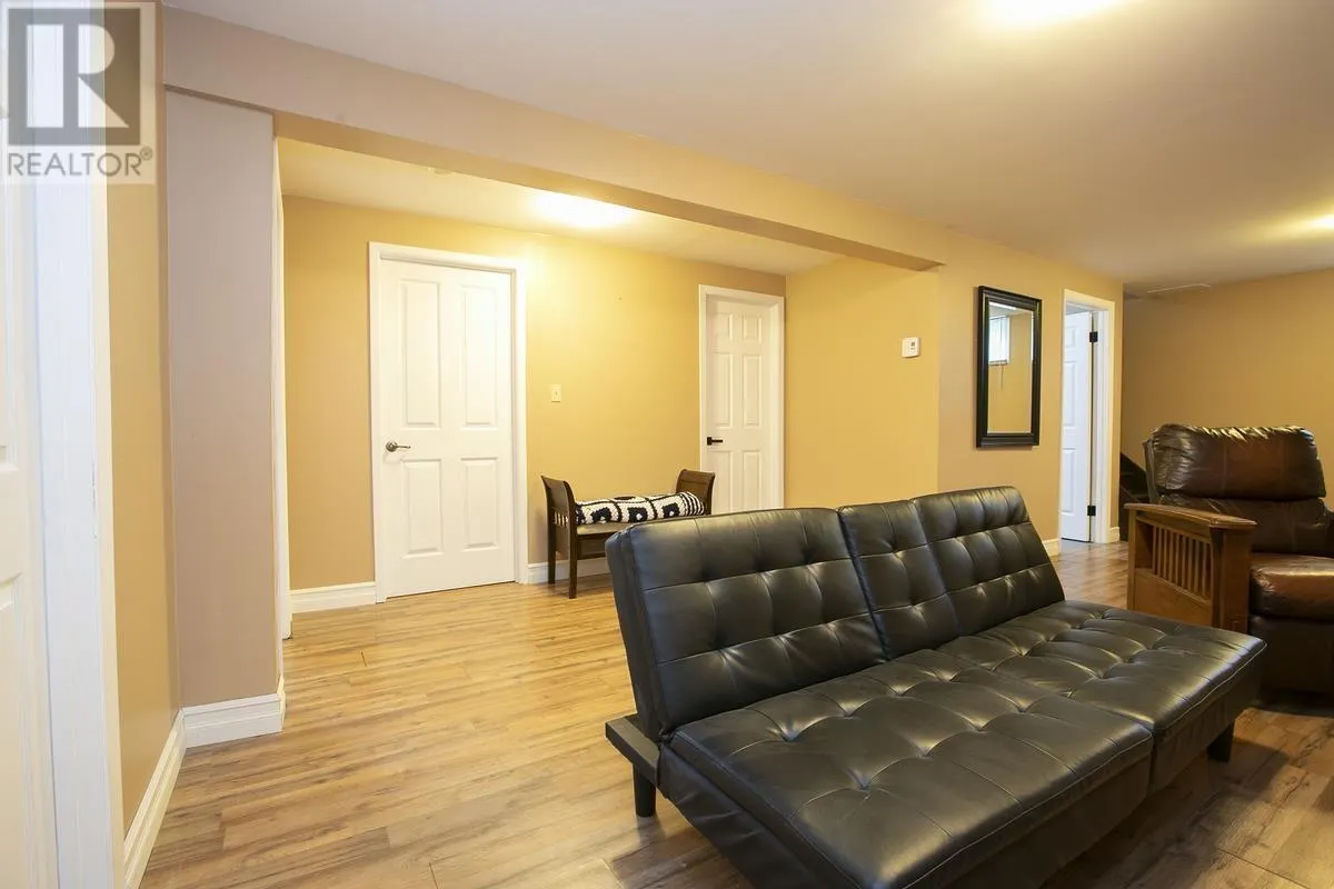 272 Spadina AVE