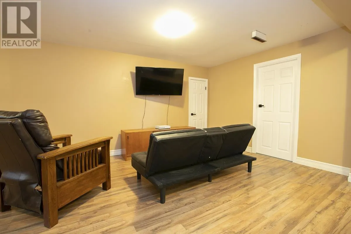272 Spadina AVE