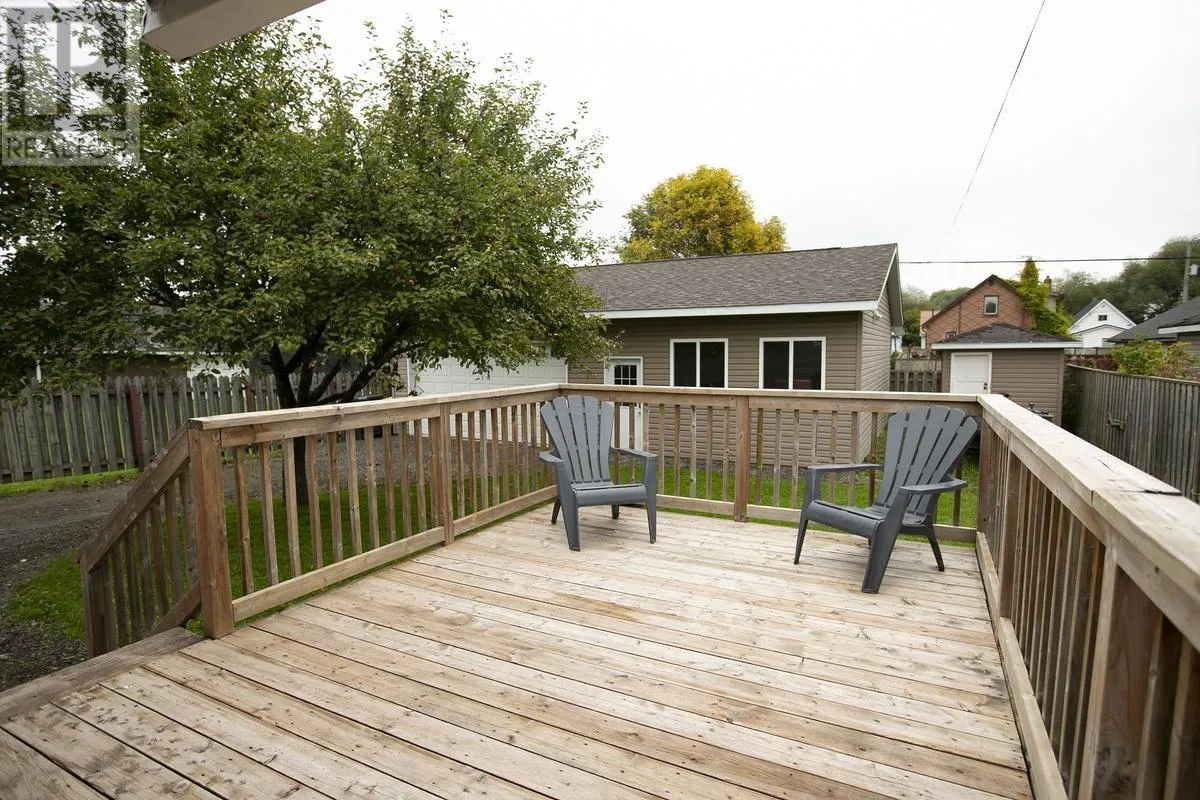272 Spadina AVE