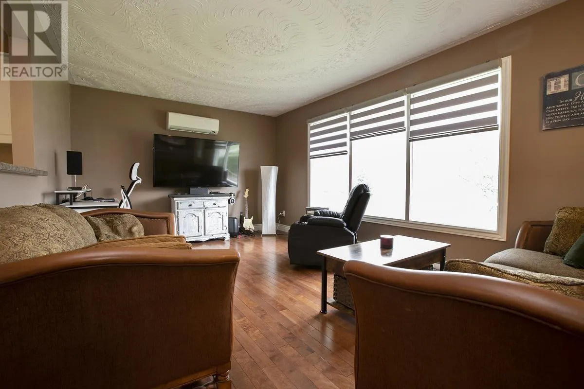 272 Spadina AVE