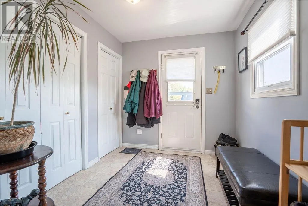 712 Third LIN W