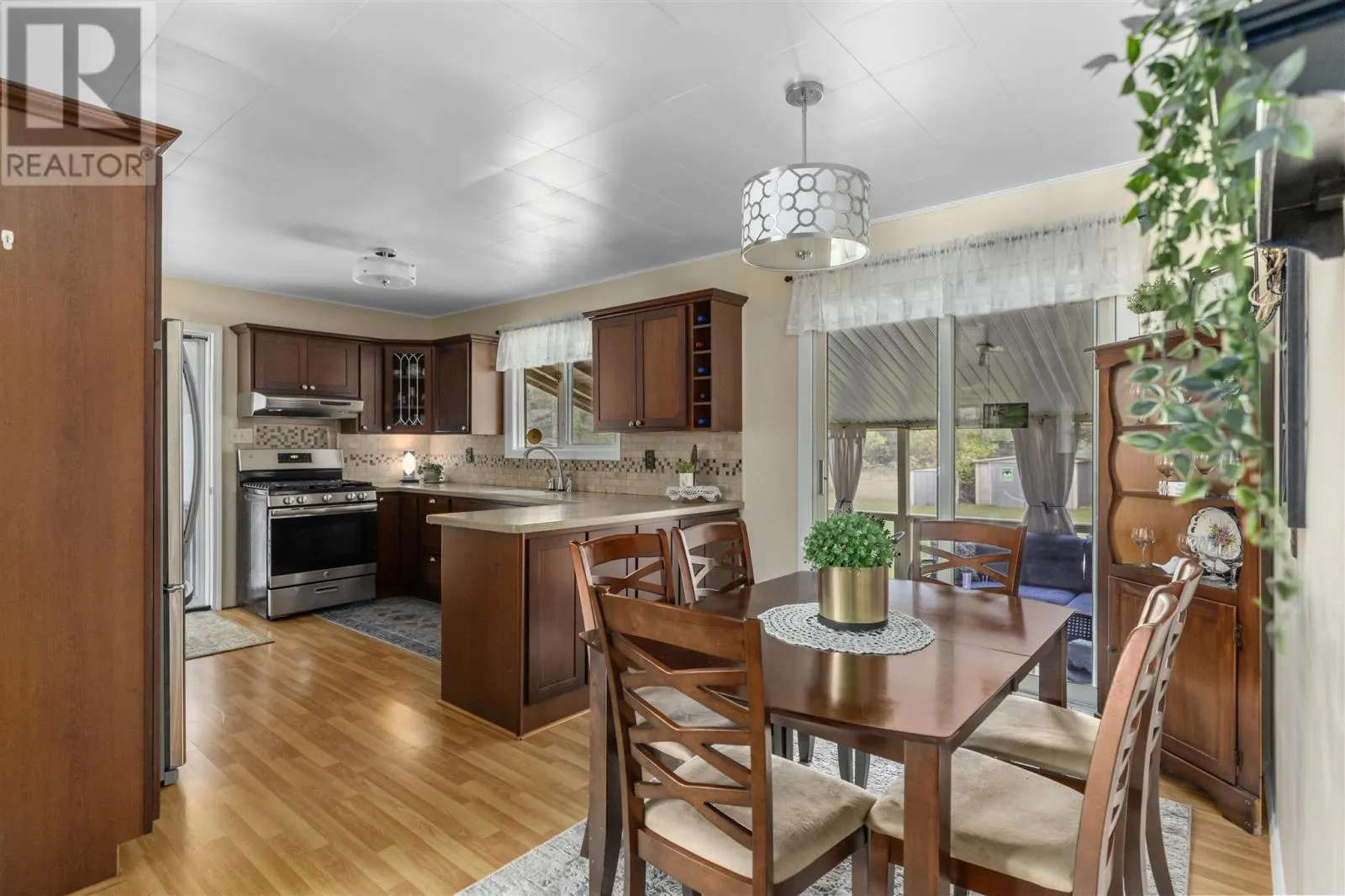 1180 Highway 552 W