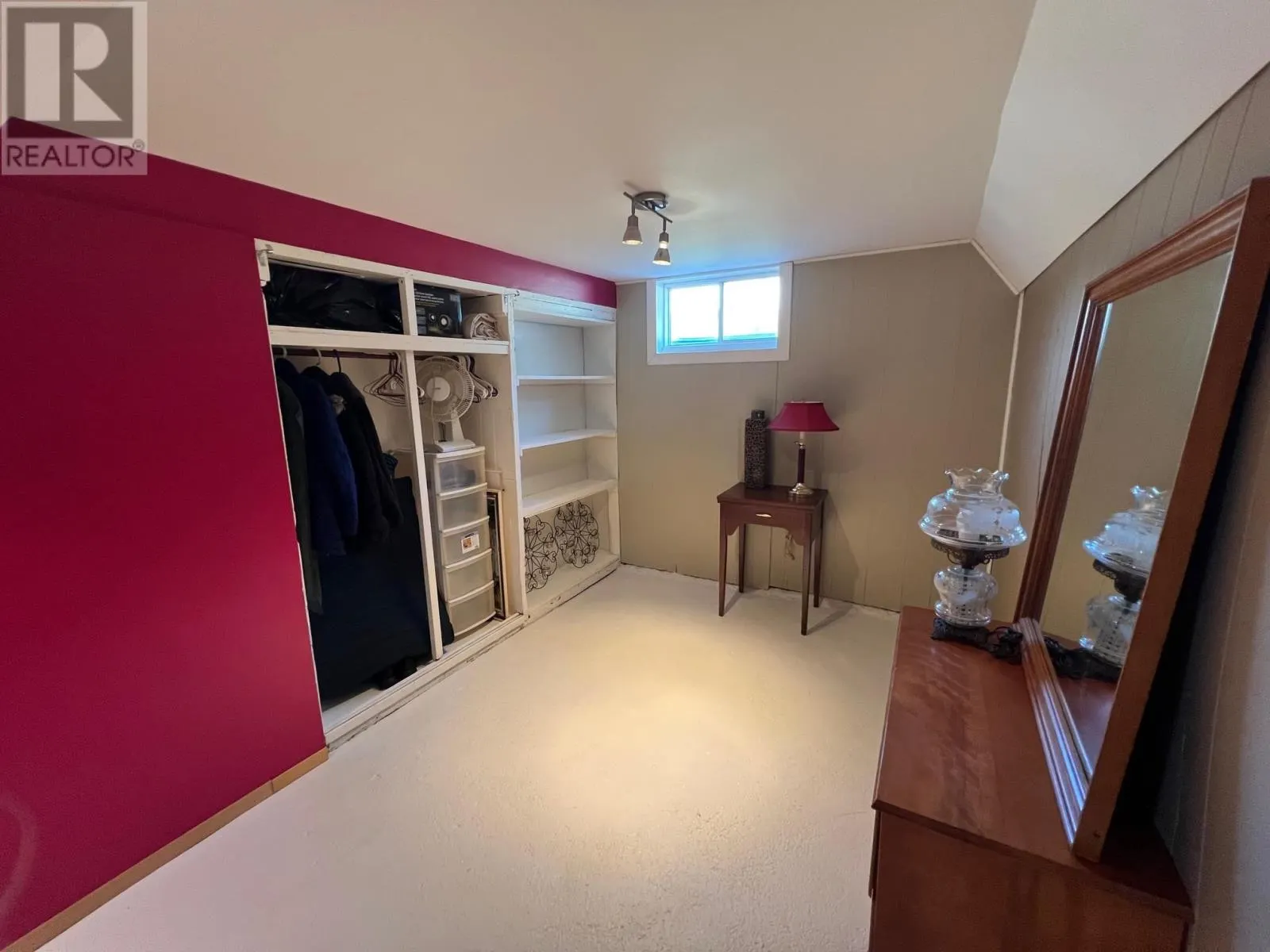 6 West ST