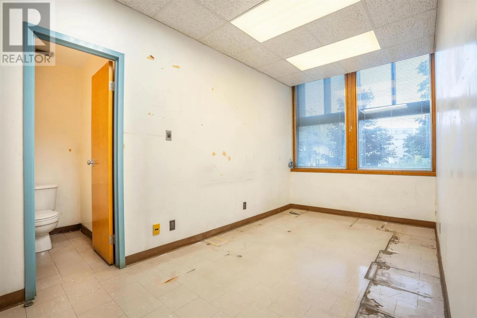 955 Queen ST E # 105