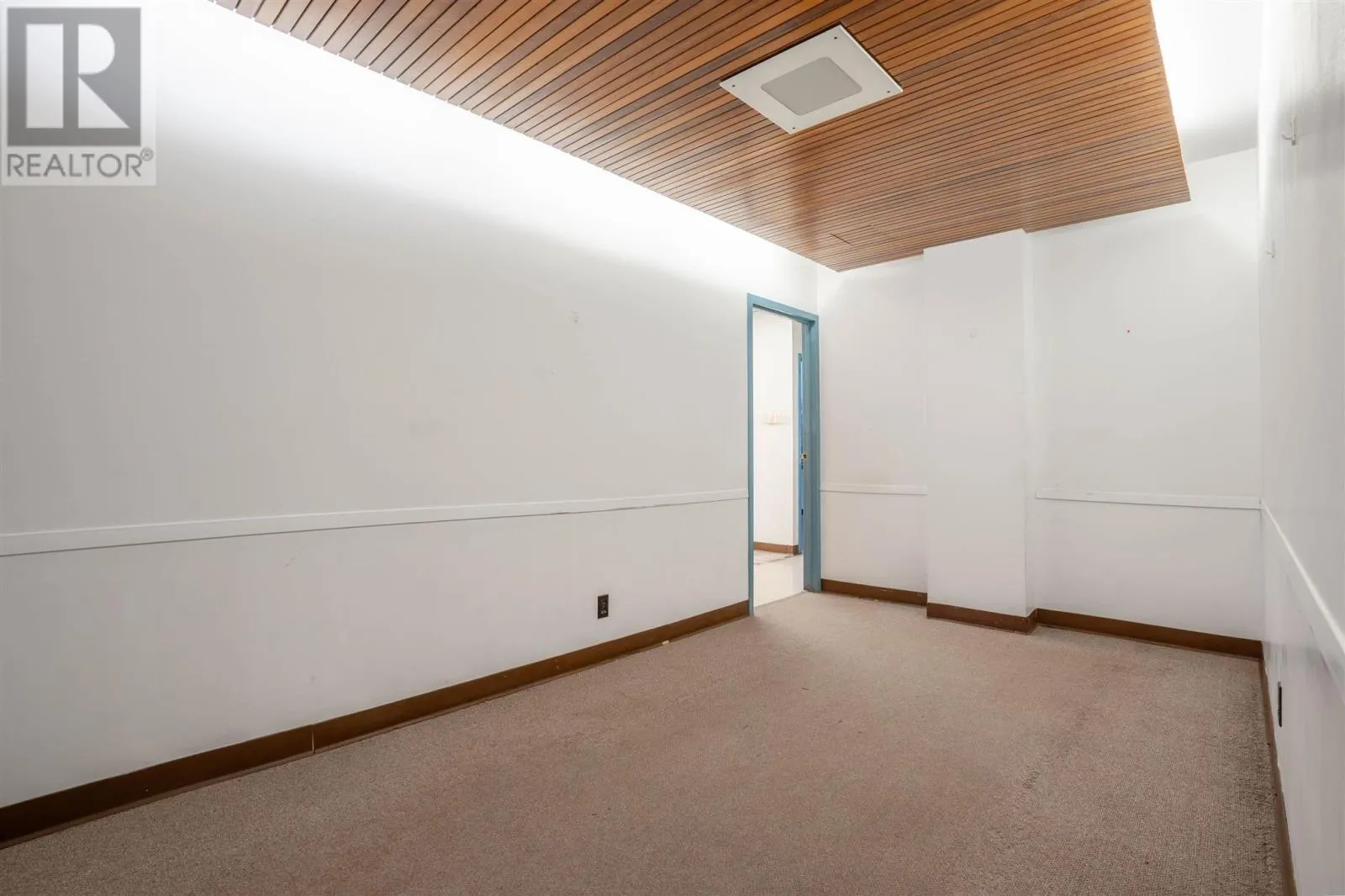 955 Queen ST E # 105