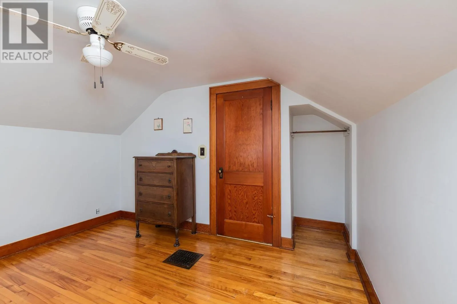 384 Laurier AVE