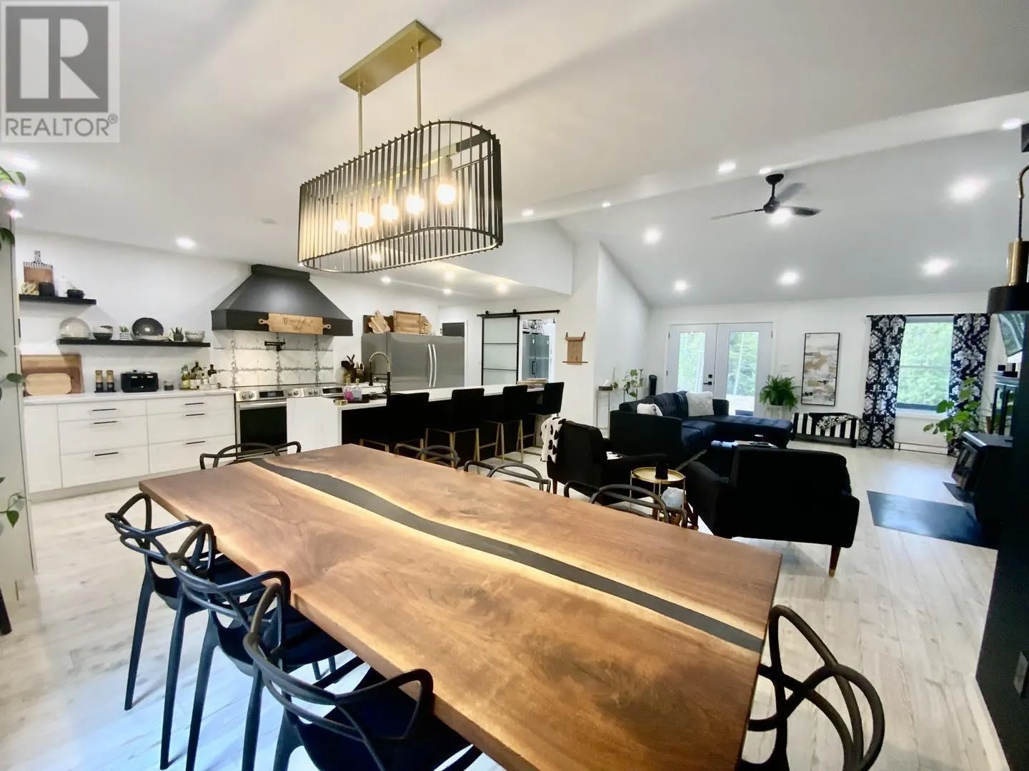 19 Northwoods DR