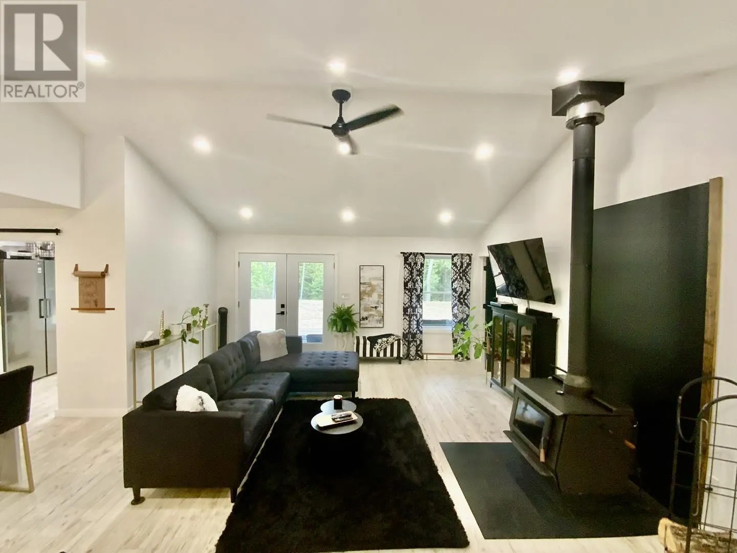 19 Northwoods DR