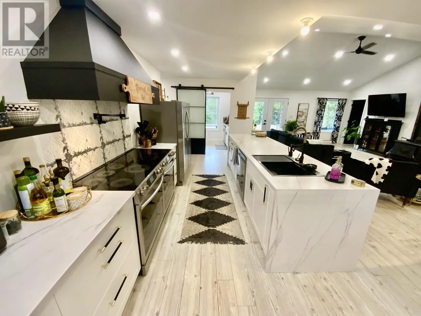19 Northwoods DR