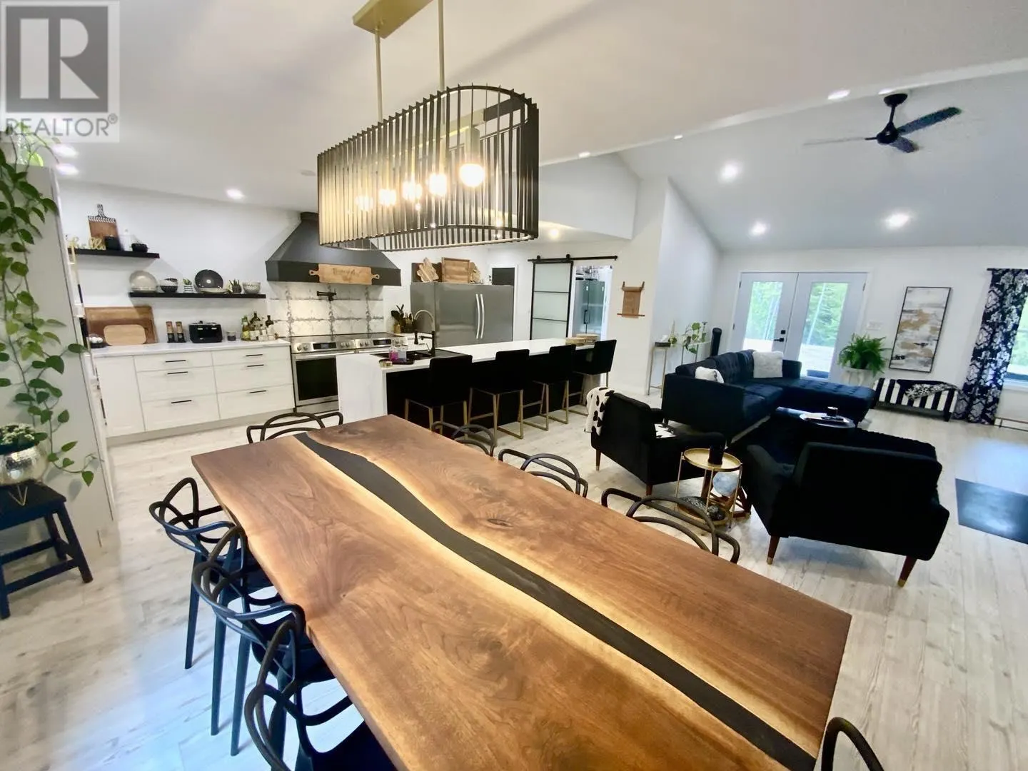 19 Northwoods DR
