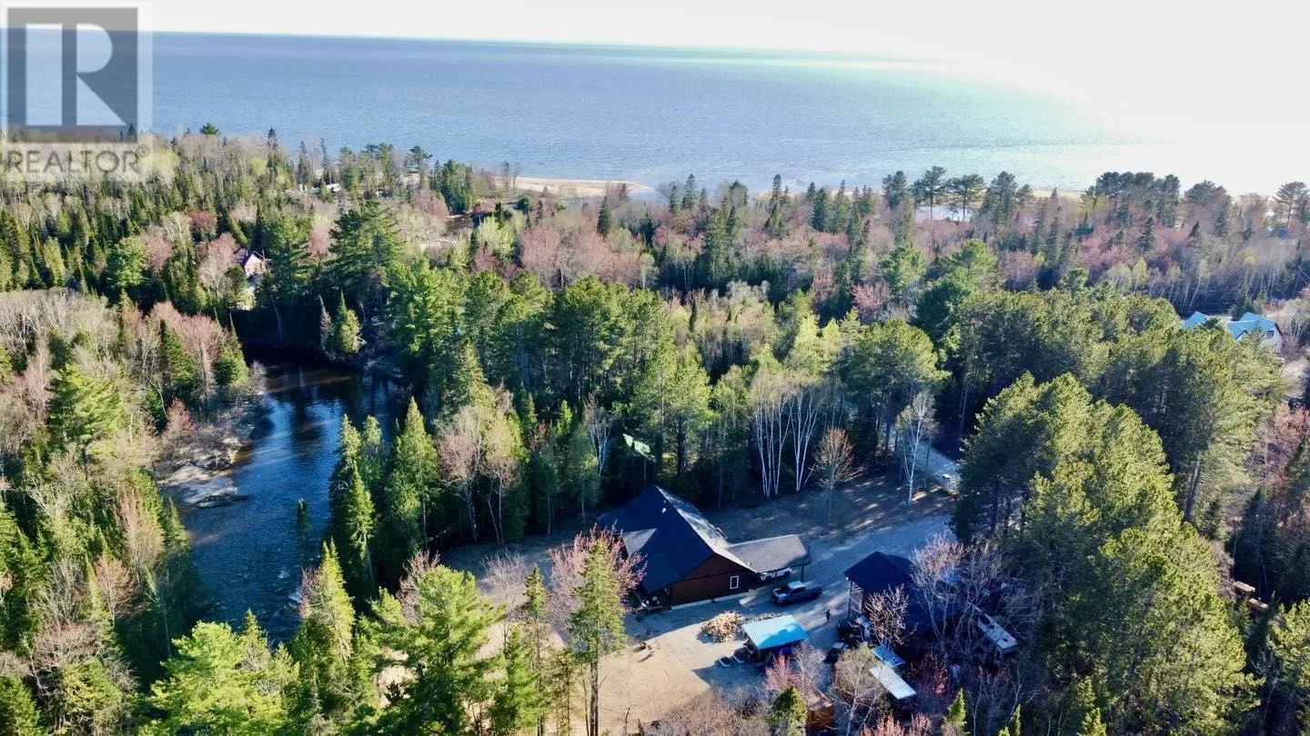 19 Northwoods DR