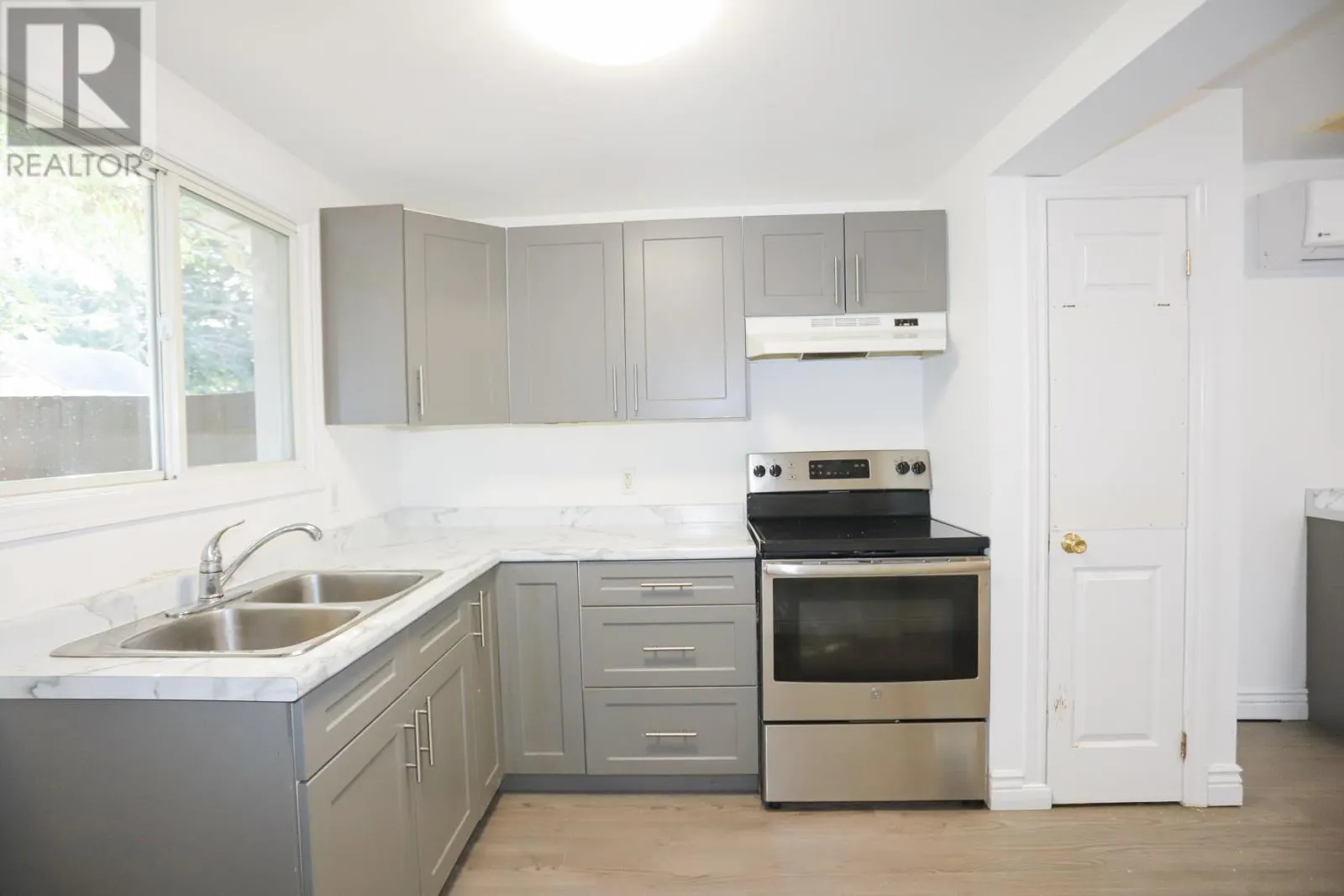 39 Hawthorne AVE