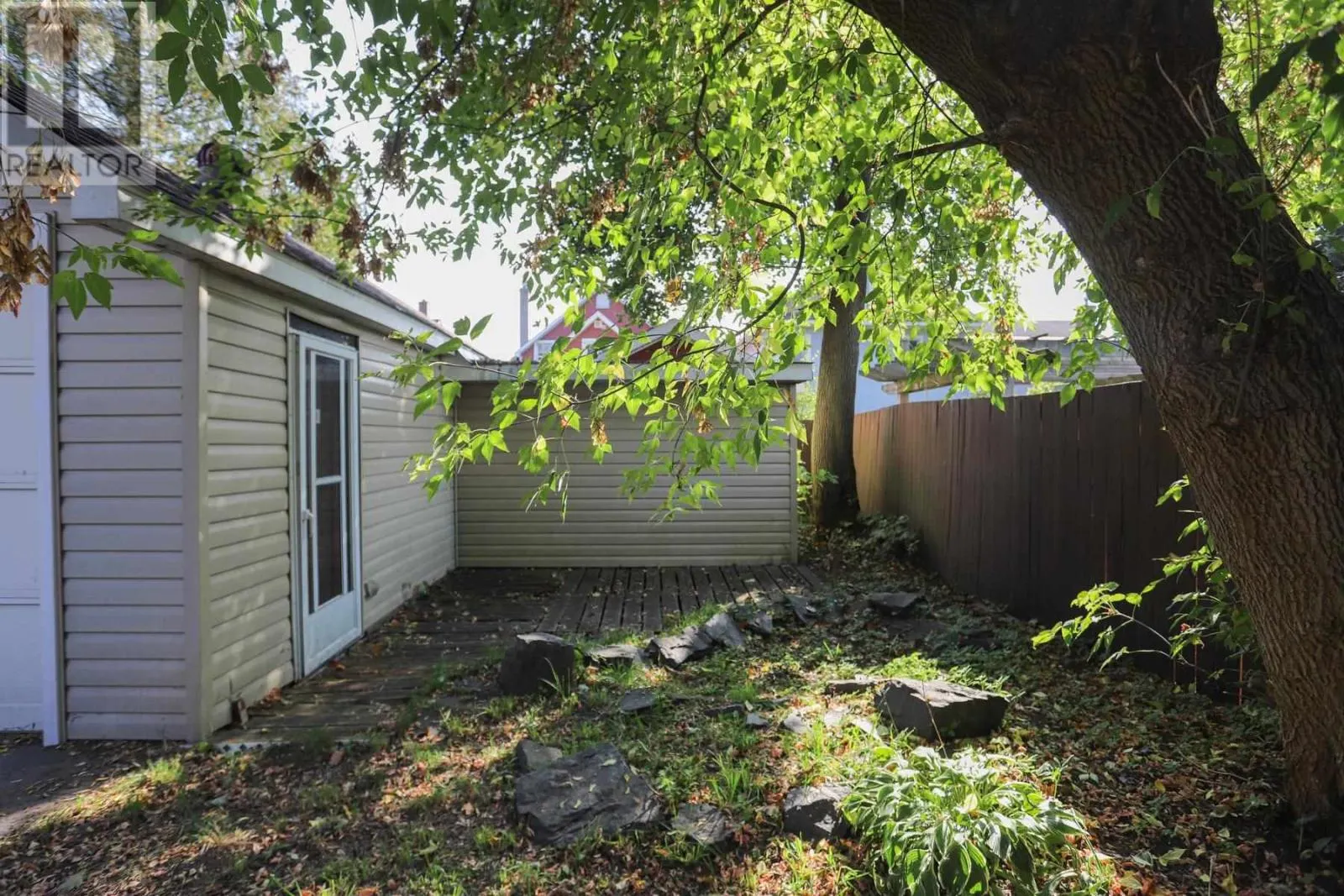 39 Hawthorne AVE