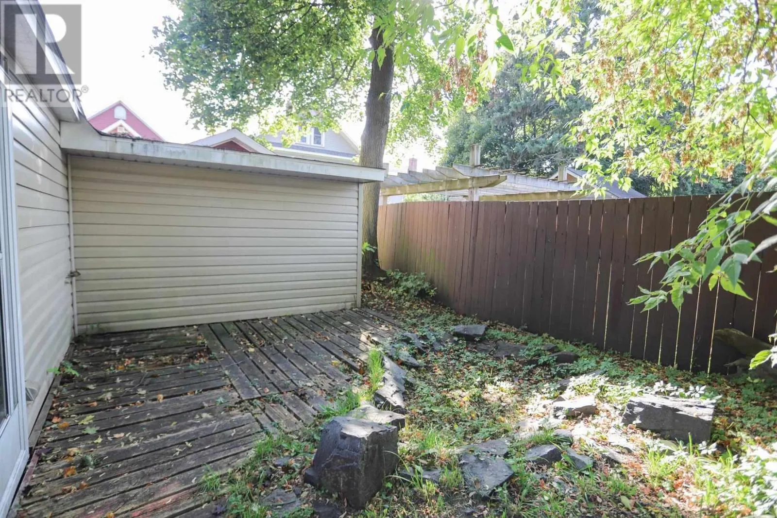 39 Hawthorne AVE
