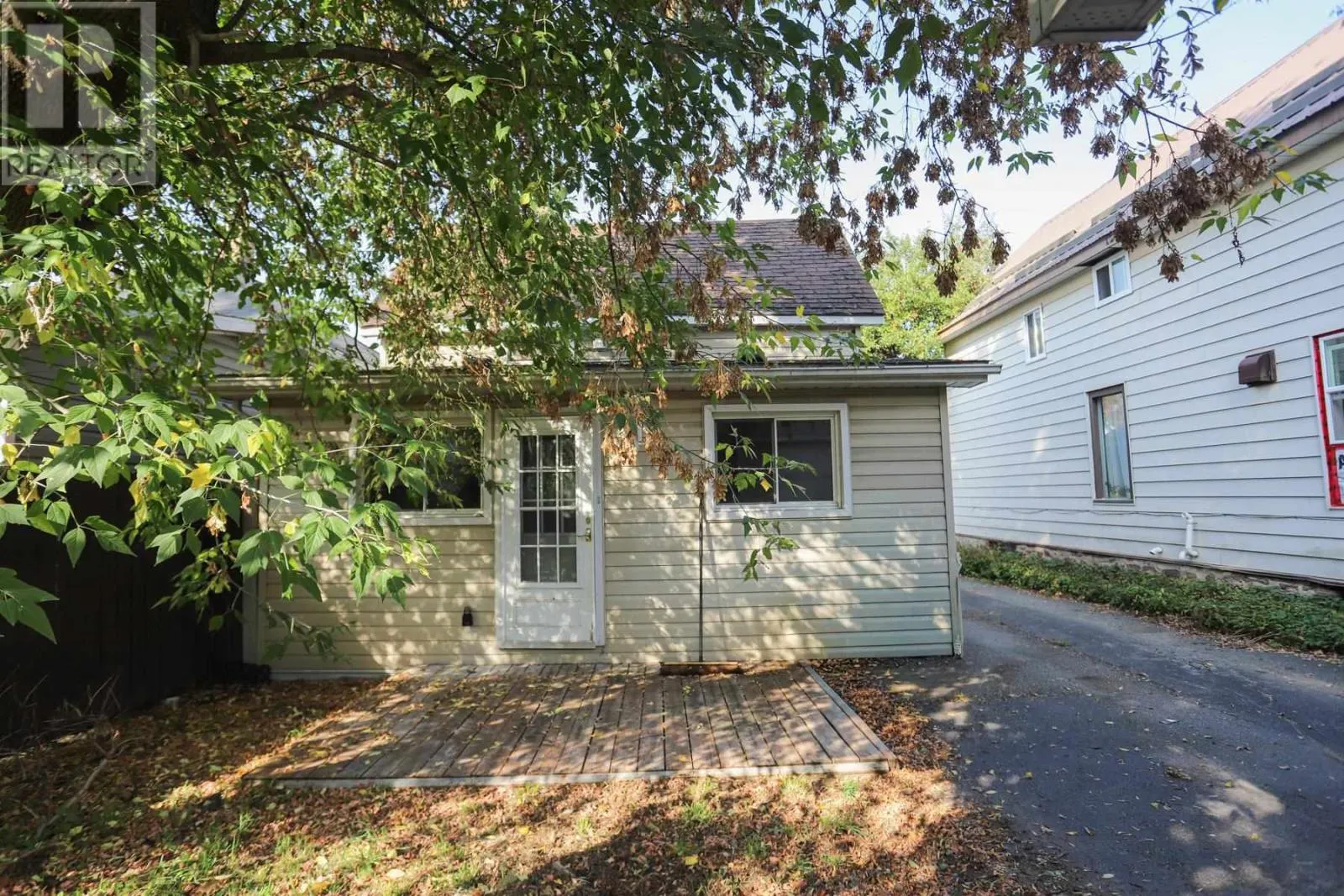 39 Hawthorne AVE