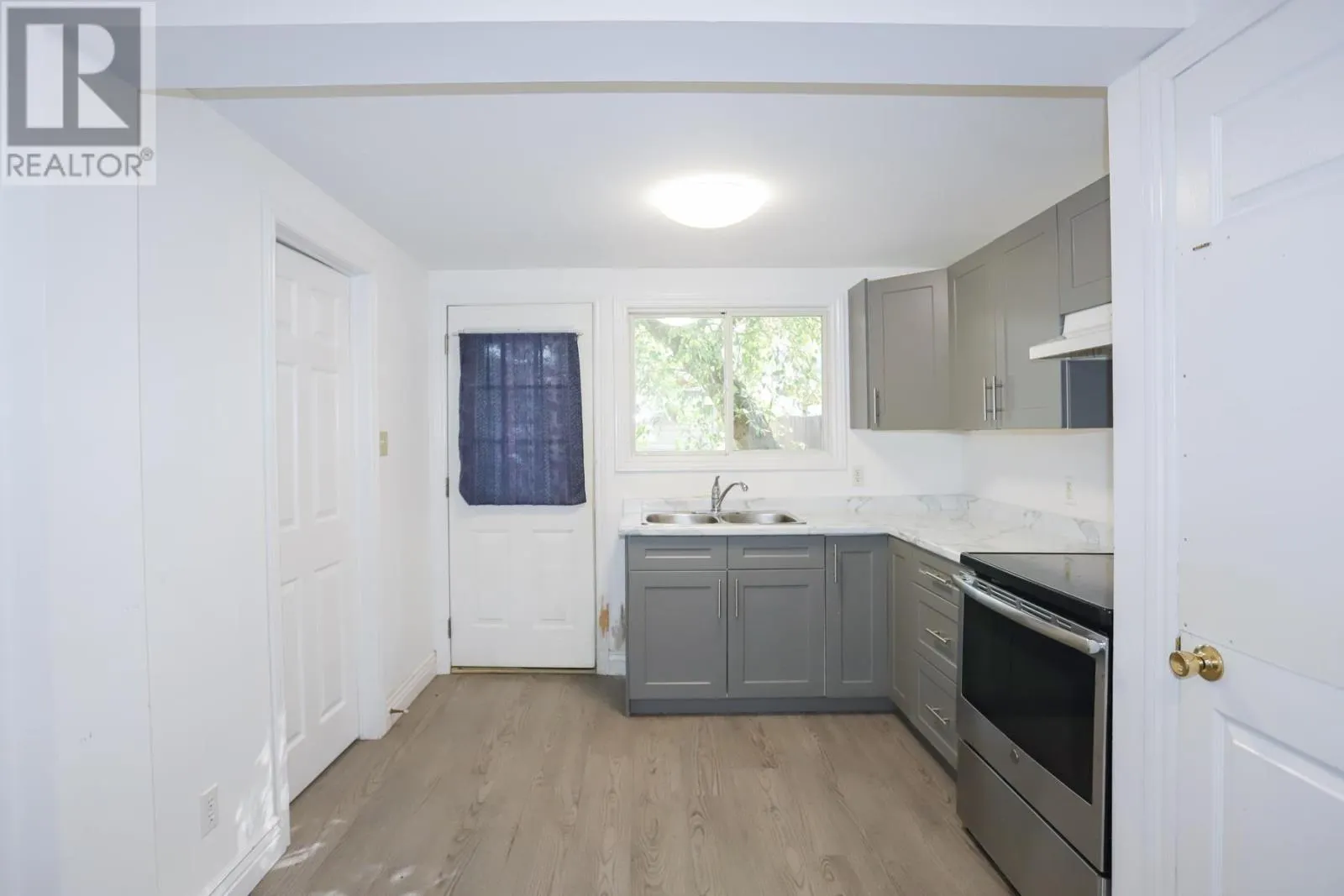 39 Hawthorne AVE