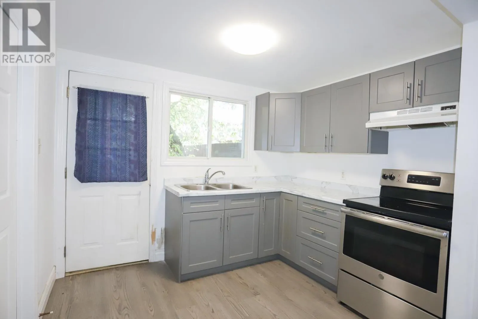 39 Hawthorne AVE