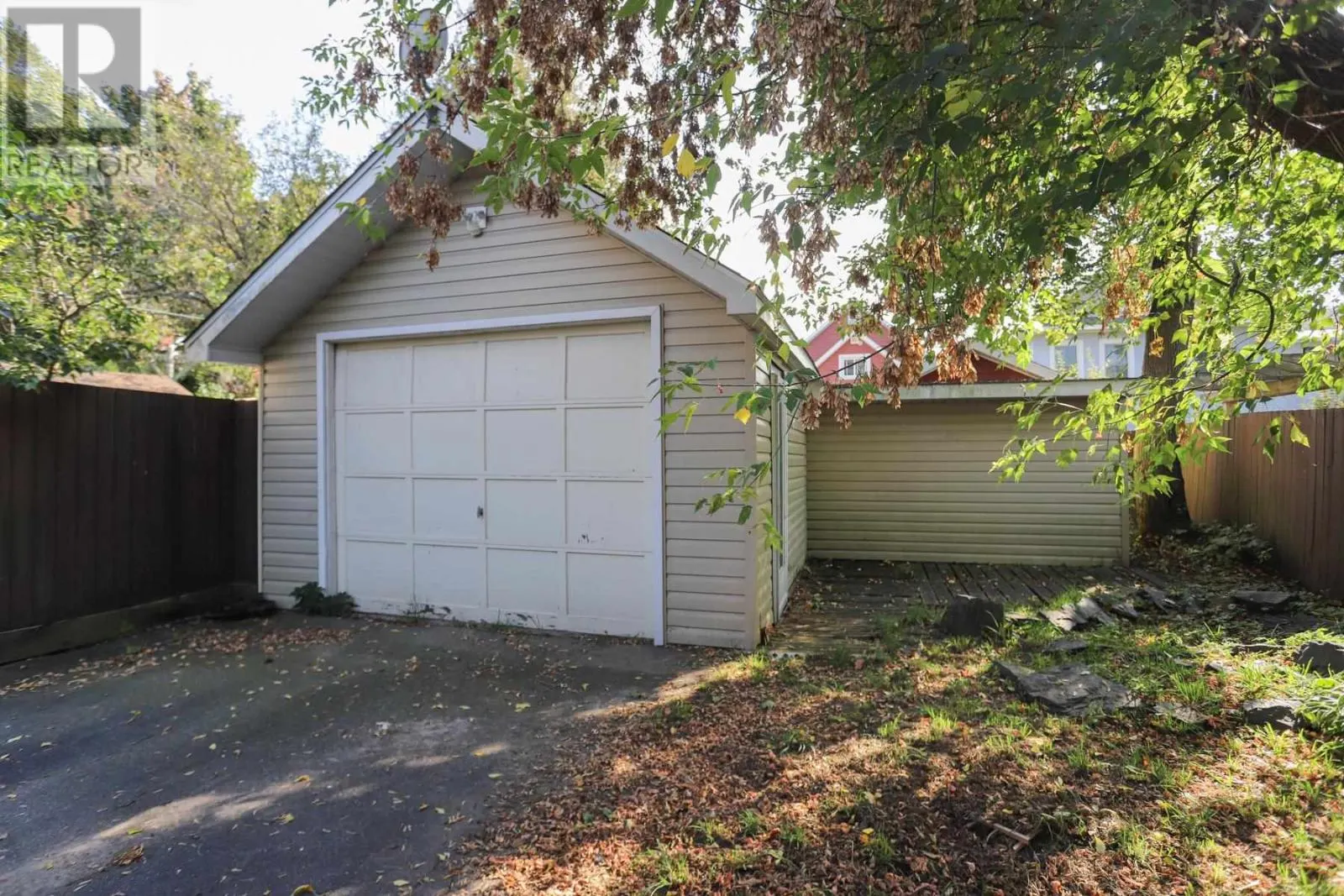 39 Hawthorne AVE