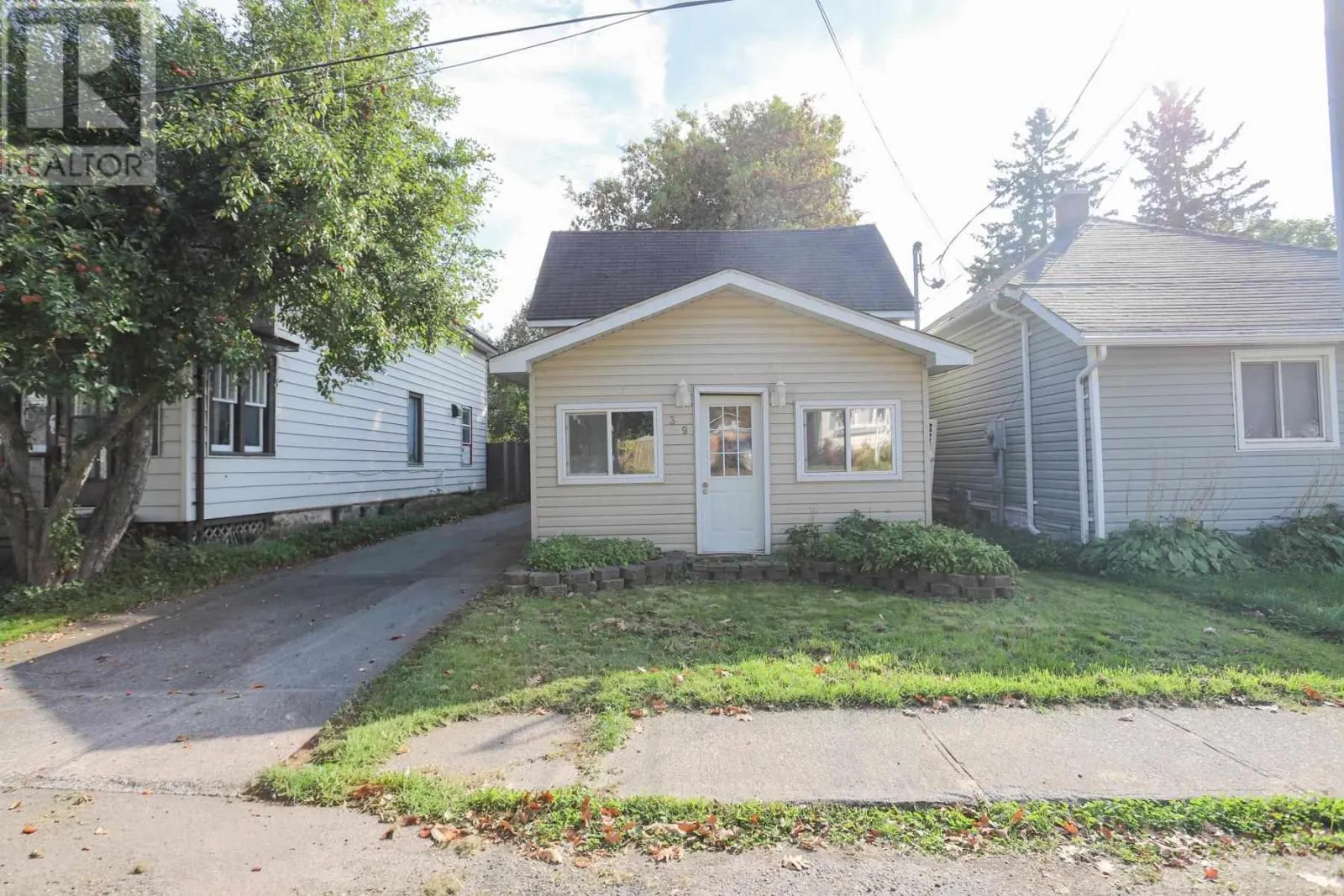39 Hawthorne AVE