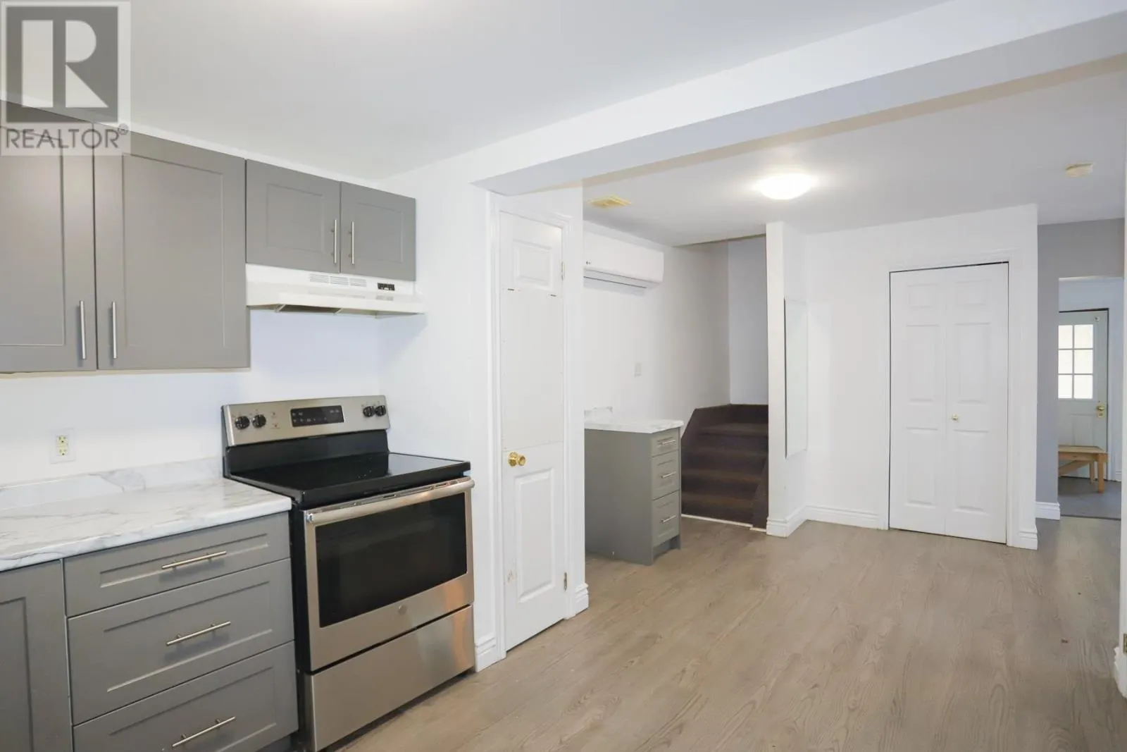 39 Hawthorne AVE