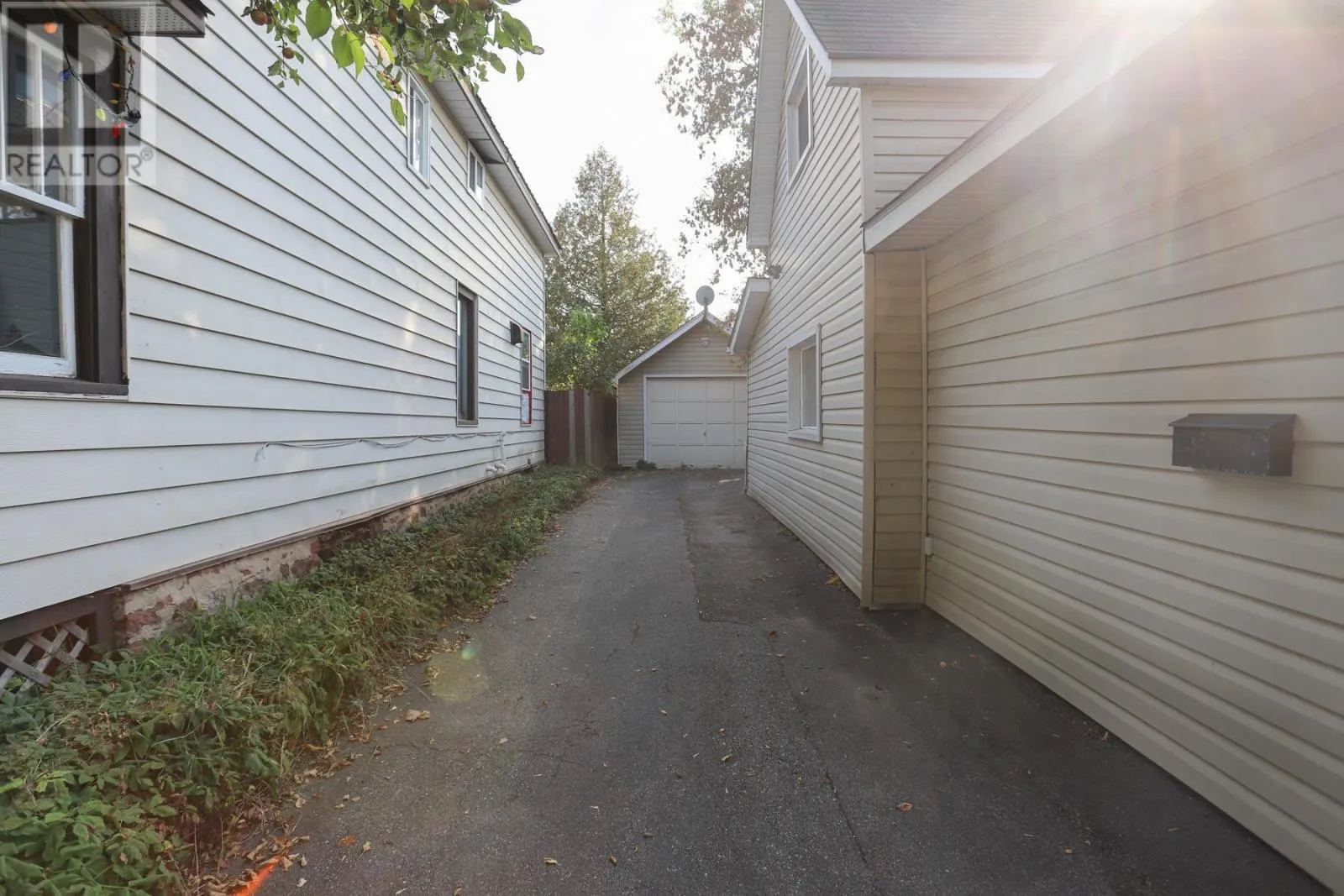 39 Hawthorne AVE