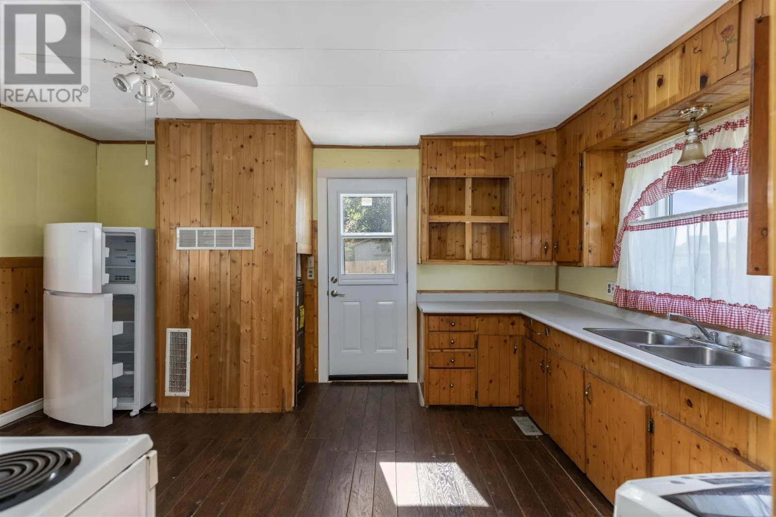 229 St. George's AVE