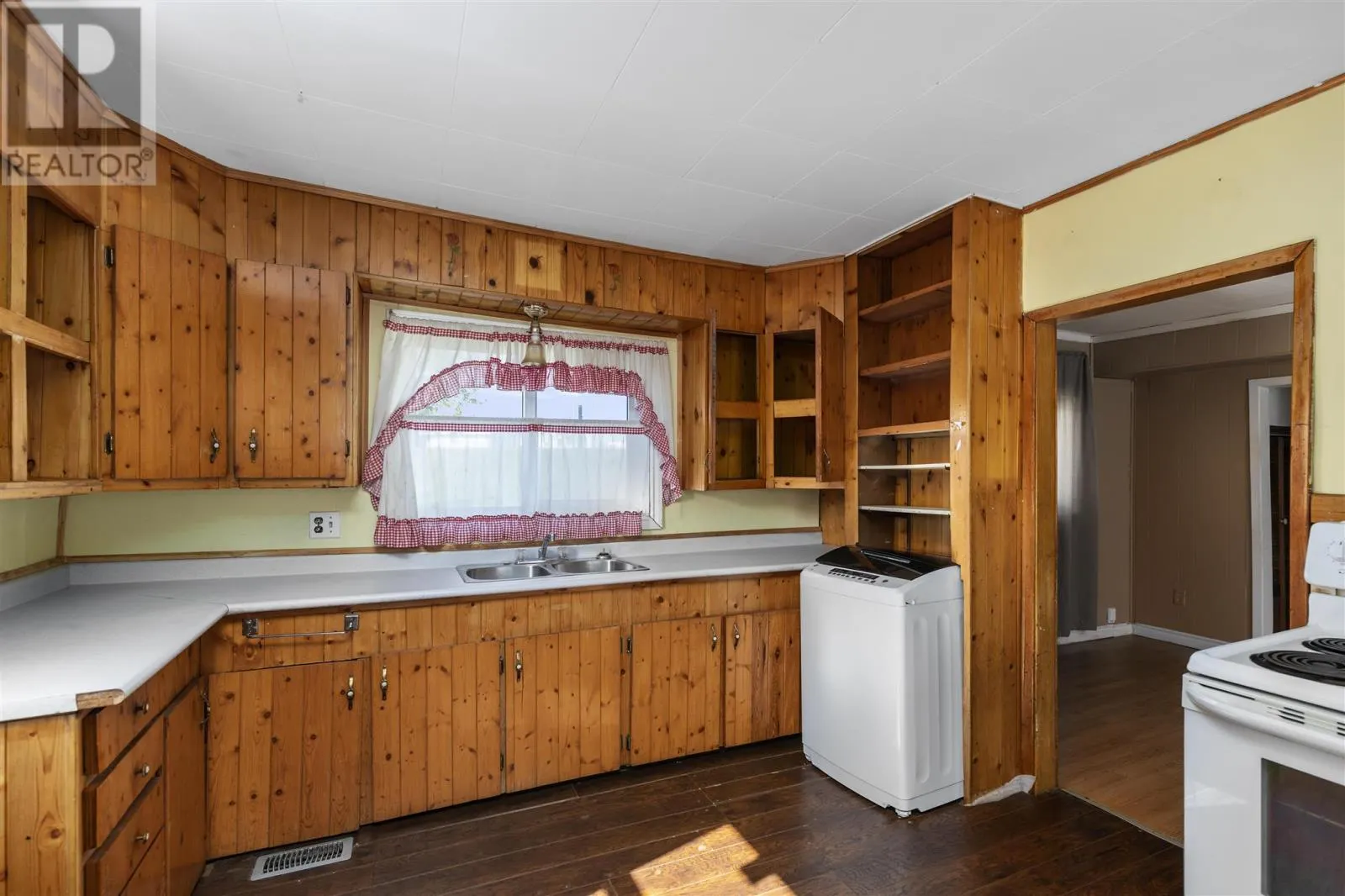 229 St. George's AVE