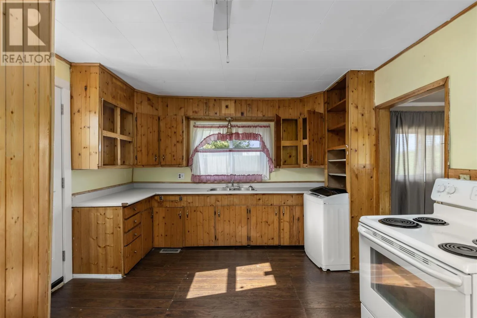 229 St. George's AVE