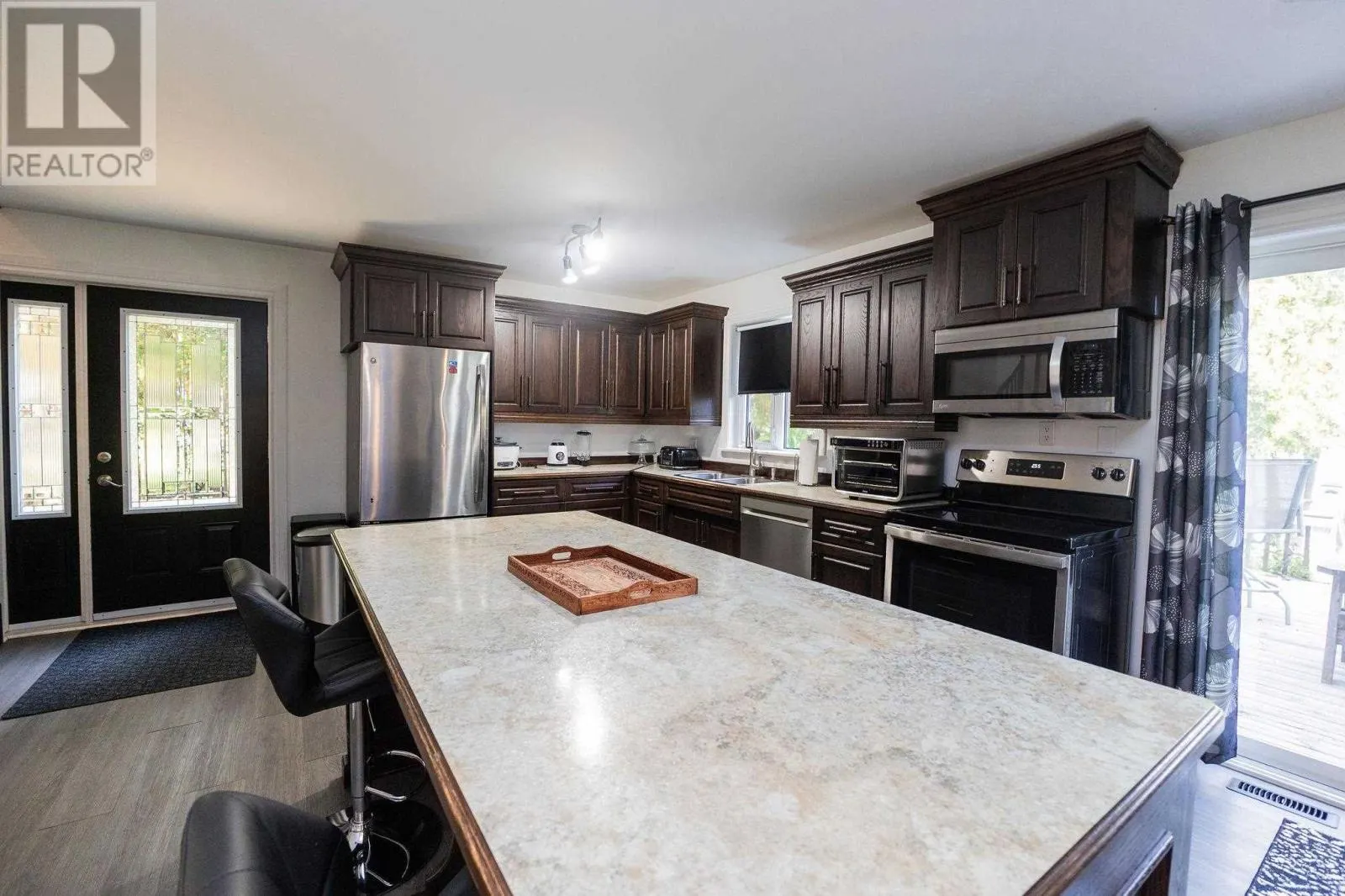 3882 Hamilton DR