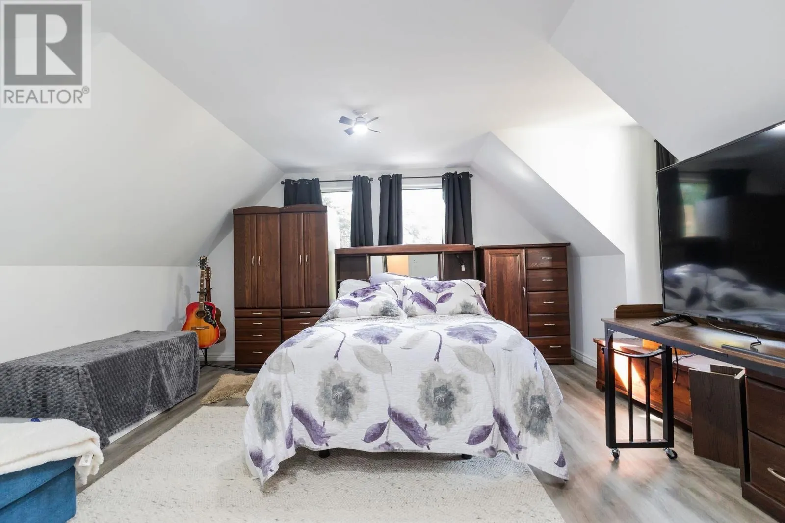 3882 Hamilton DR