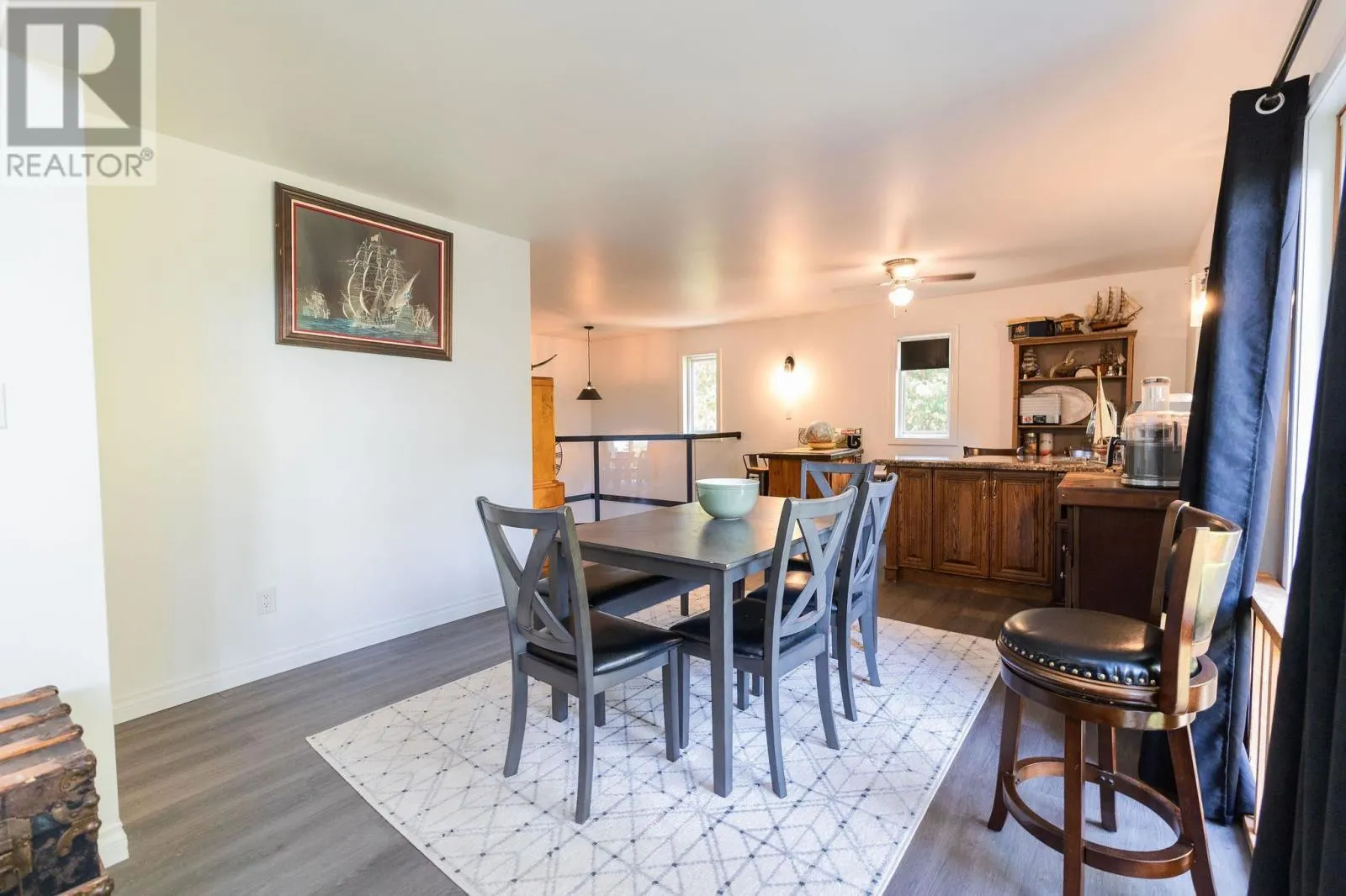 3882 Hamilton DR