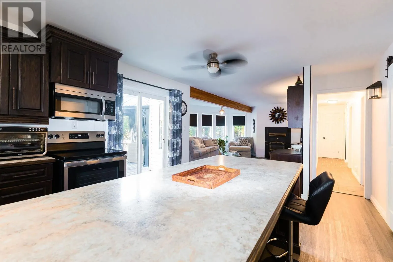 3882 Hamilton DR