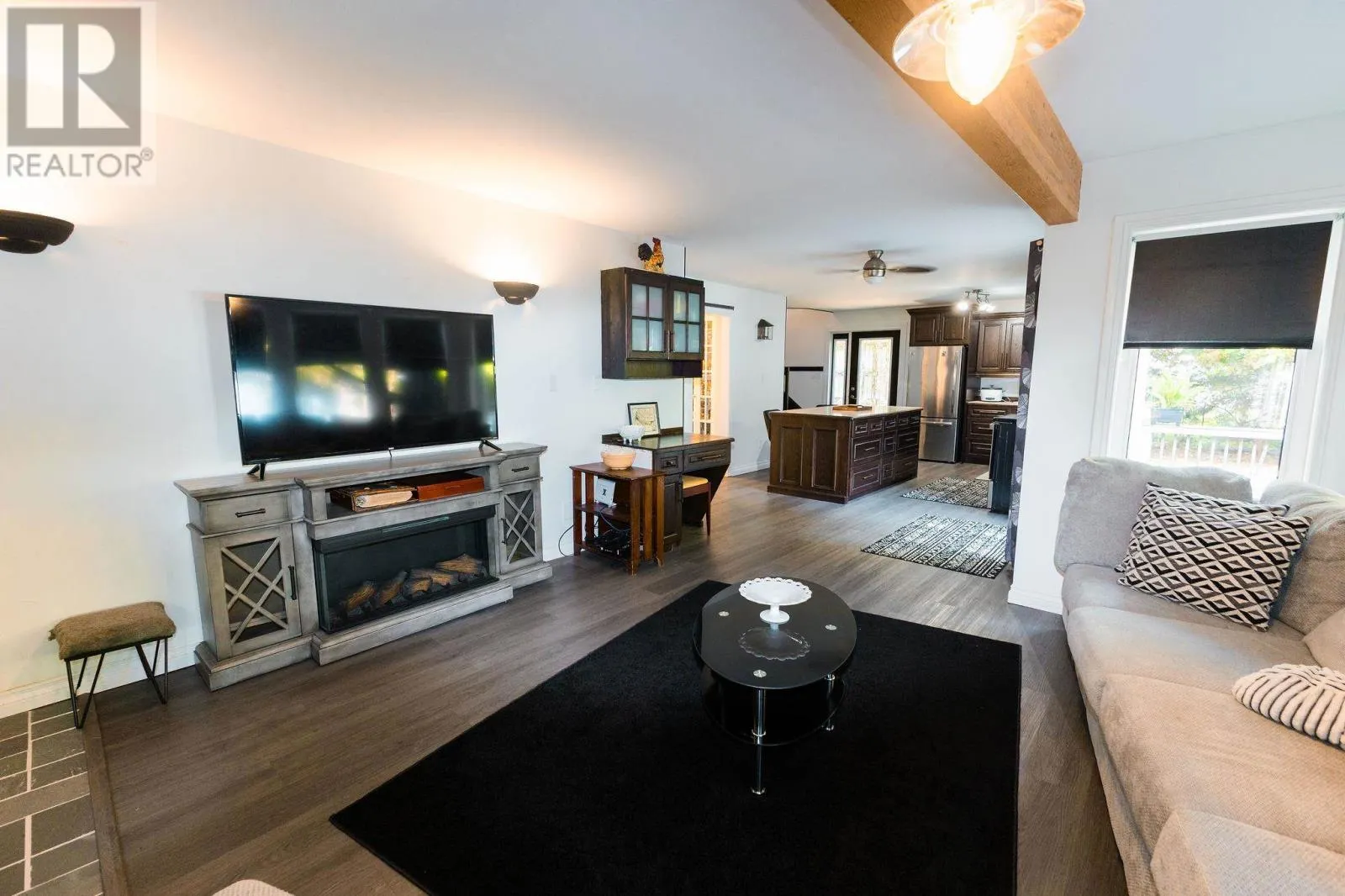3882 Hamilton DR