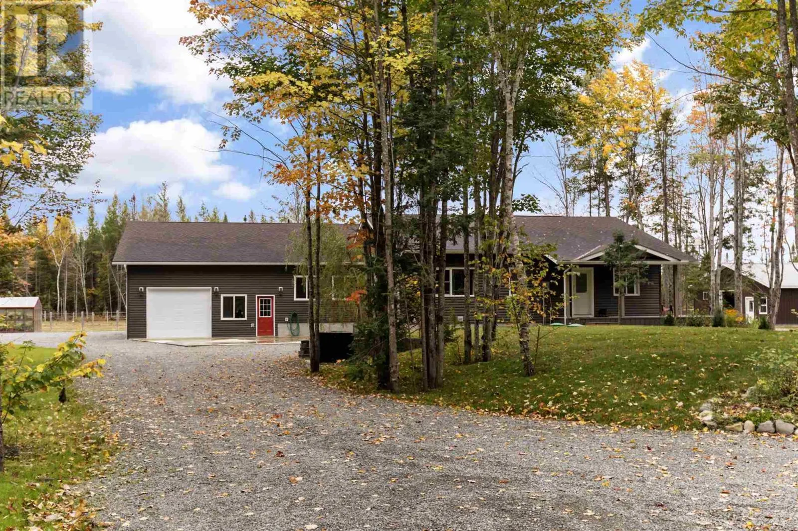 33 Pine Shores RD