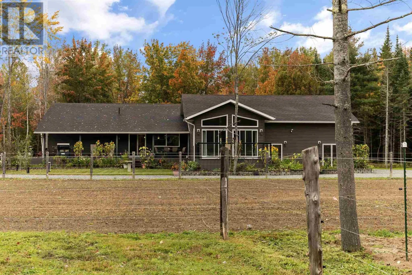33 Pine Shores RD