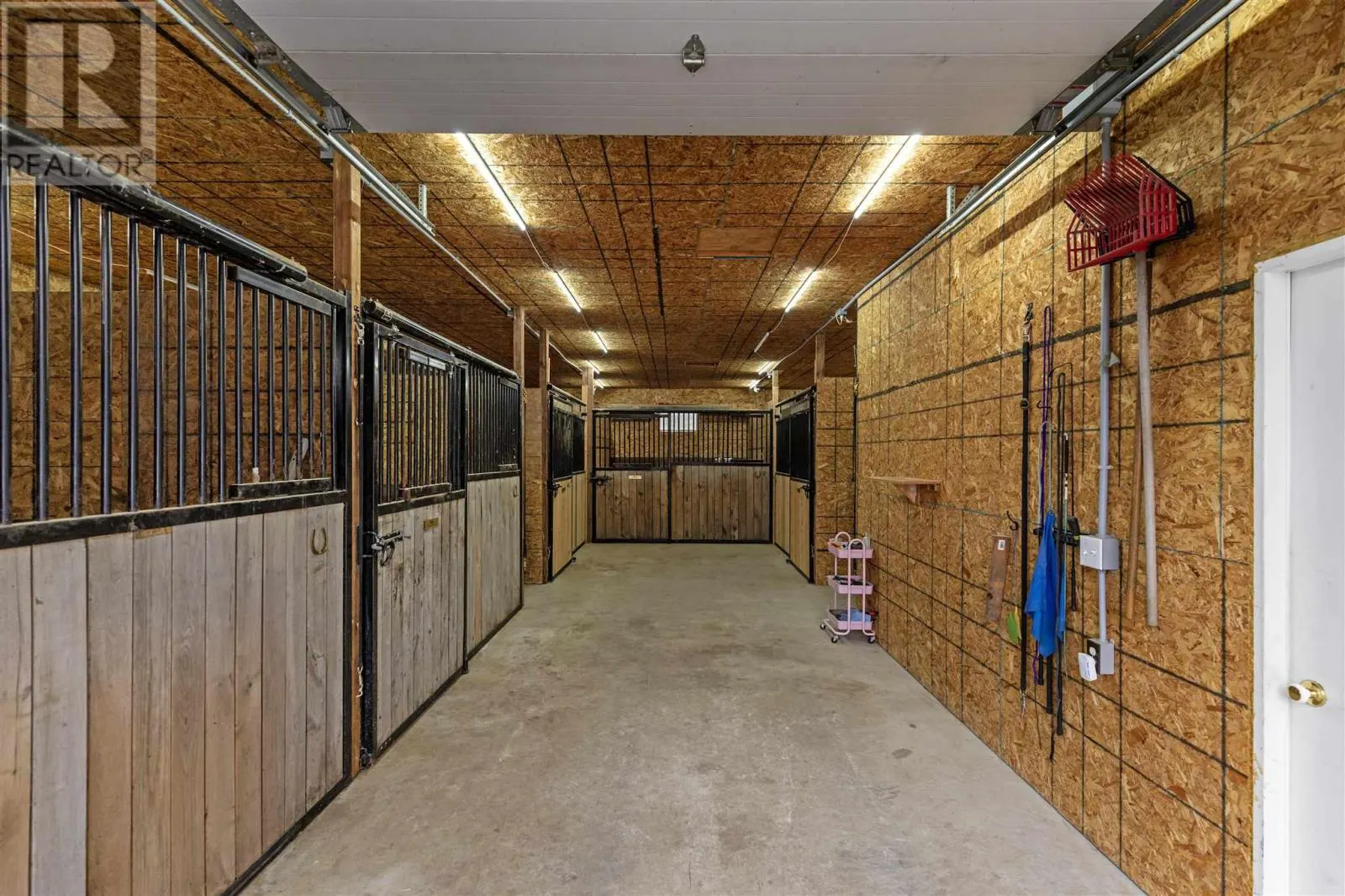 33 Pine Shores RD