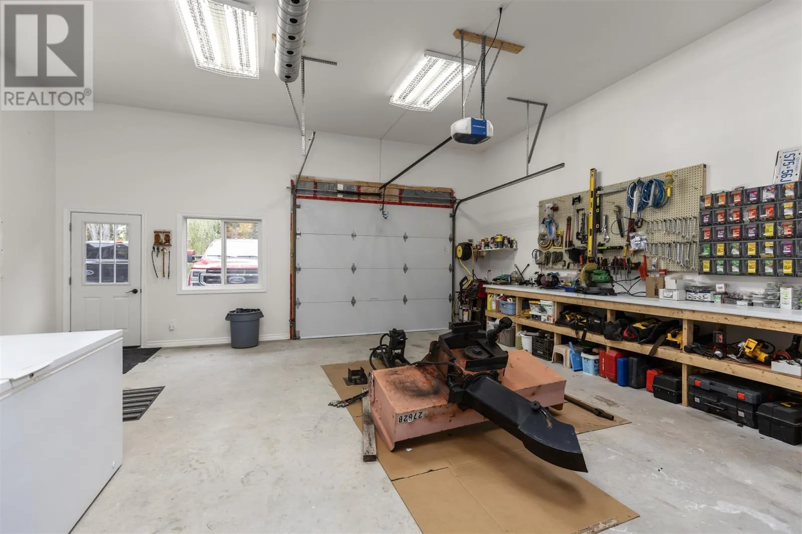 33 Pine Shores RD