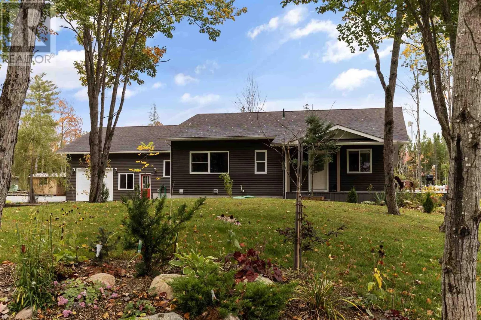 33 Pine Shores RD