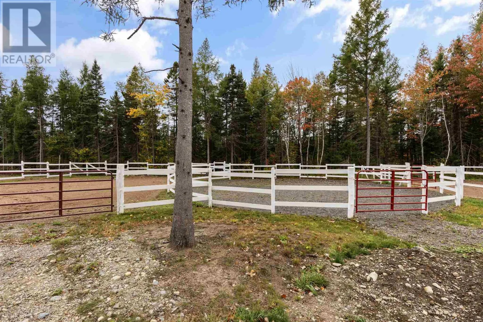 33 Pine Shores RD