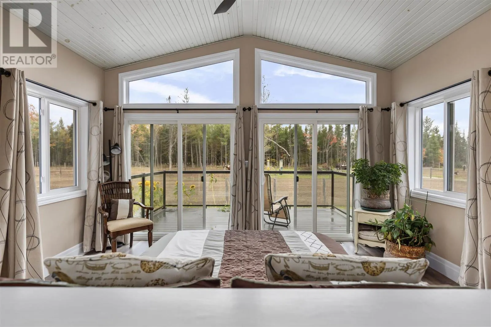 33 Pine Shores RD