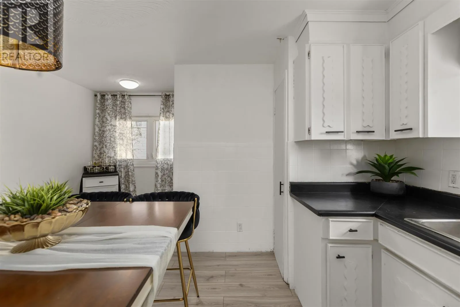 394 Connaught AVE